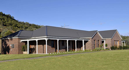 Alasdair and Julia McLean needed a place that was both beautiful and good quality, Paal kit homes are contain the best components and steel framework, while still keeping a beatiful look and ease of use for the casual home builder. For a location like Gunnedah, NSW ,Richmond build suited best.