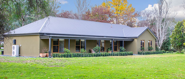 Lynne and Robert Watling partnered with Paal Kit Homes and weren’t hindered by their lack of experience when they owner built and completed their own kit home in Tumut, New South Wales.